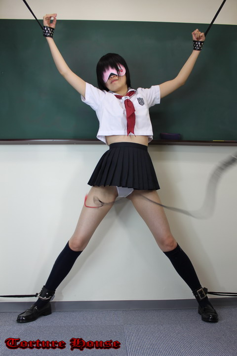 学園2045 精鋭女子学園 体罰4 1年V組 宇都宮真琴